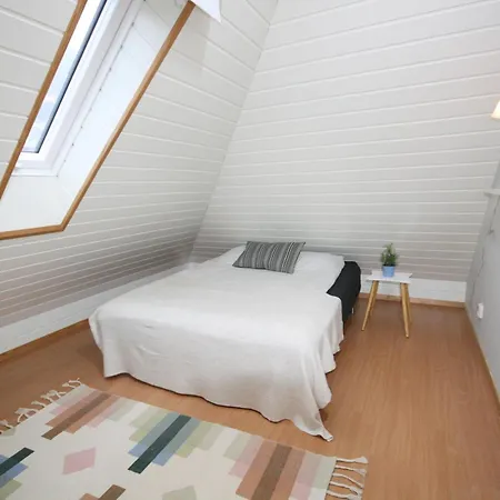 Floor - Unbeatable Location Apartment *
